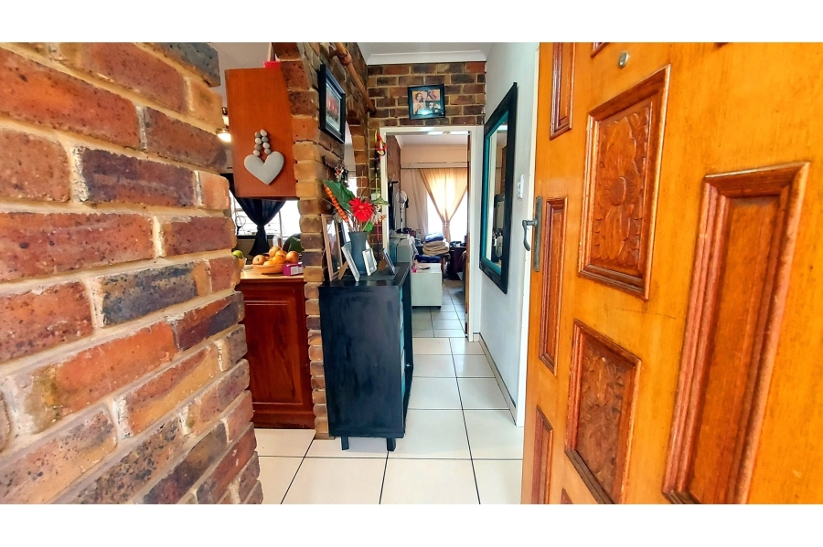 1 Bedroom Property for Sale in Meerhof North West